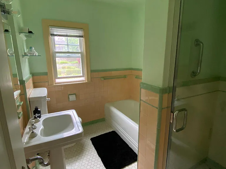 1930 Hoover Ave — Photo 12