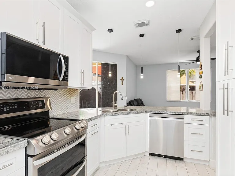3864 SW 169th Ter — Photo 15