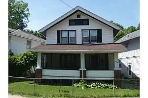 324 Churchill St photo 1