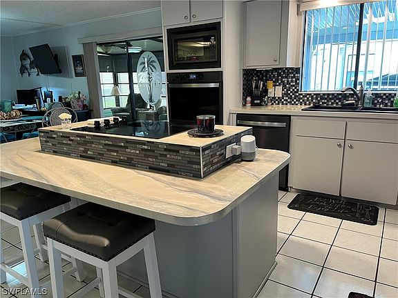 5th image of 9282 Desoto Dr
