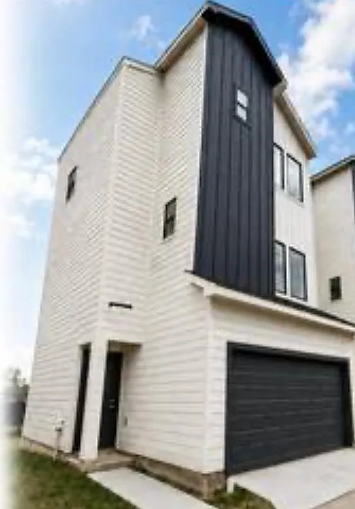 2419 Rosewood Ave