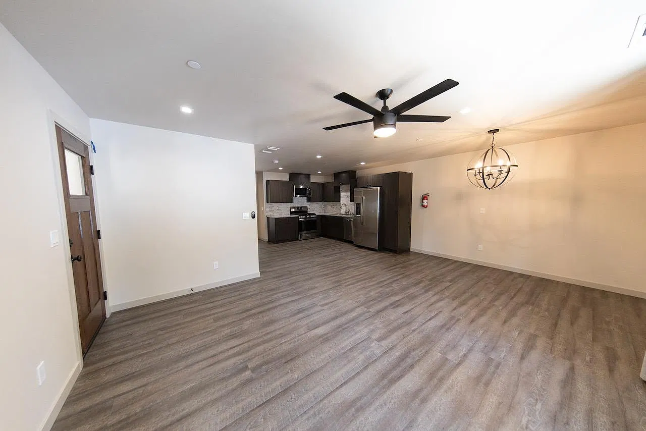 2 bed, 875 sqft, $2,300 — Photo 3
