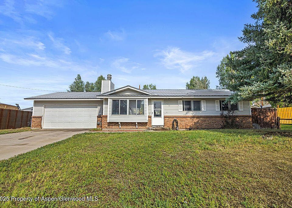 1st image of 350 Woodbury Dr
