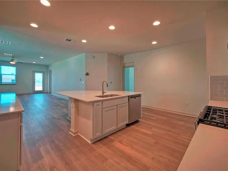 7920 City Top Blvd — Photo 10