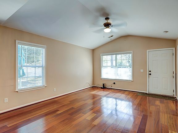 4th image of 520 Greenfield Ct