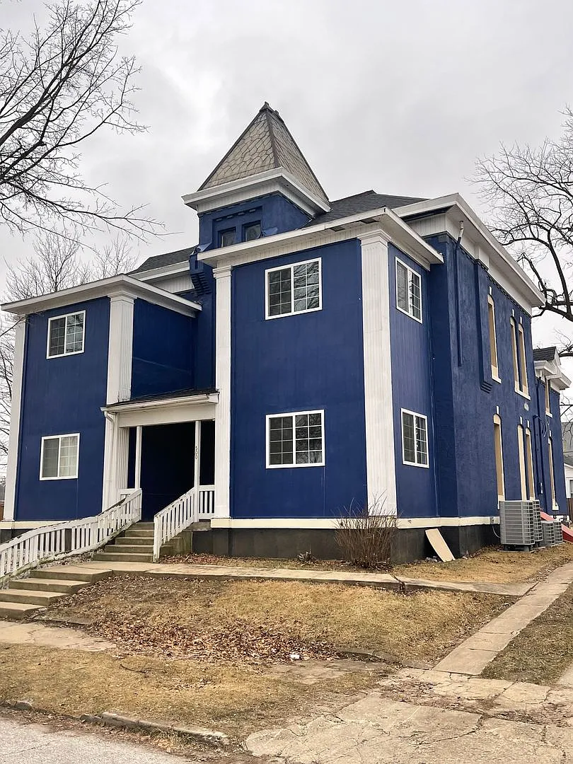 500 N. Gentry — Photo 1