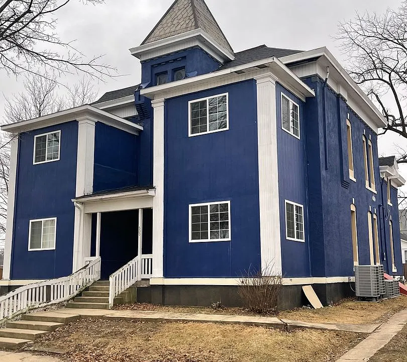 500 N Gentry St