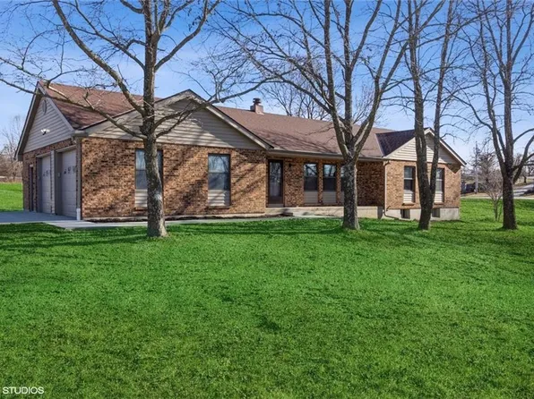 2 Asher Ln, Smithville, MO 64089