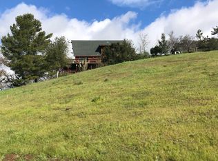 1040 Comstock Rd, Hollister, CA 95023