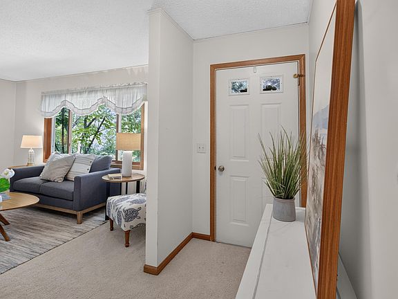 2nd image of 2367 Loomis Rd