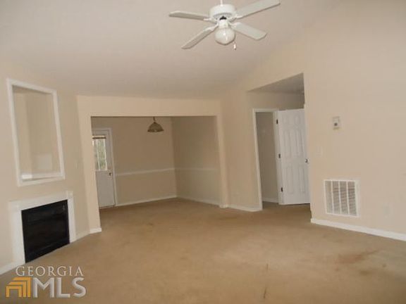 2nd image of 900 Longview Trl