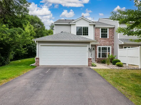 429 Wilderness Dr, Chaska, MN 55318