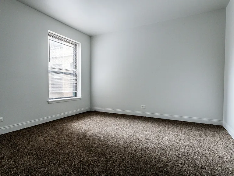 5046 S Champlain Ave — Photo 7