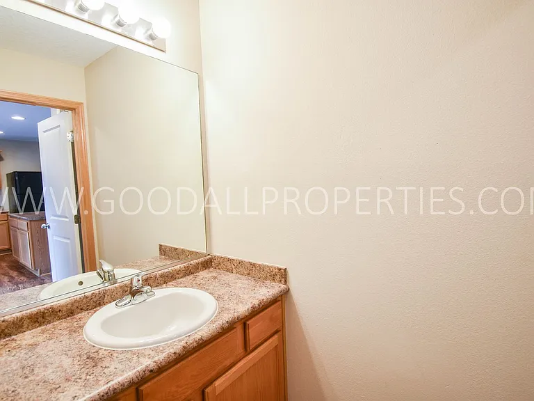 15404 Townsend Ave — Photo 8