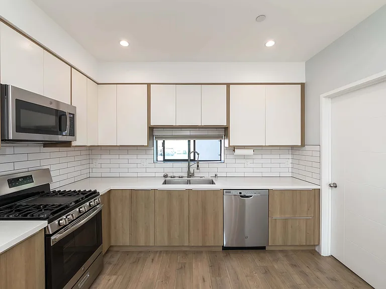 1240 S Harvard Blvd #1/2 — Photo 13