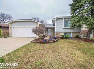 1701 Crimson Dr, Troy, MI