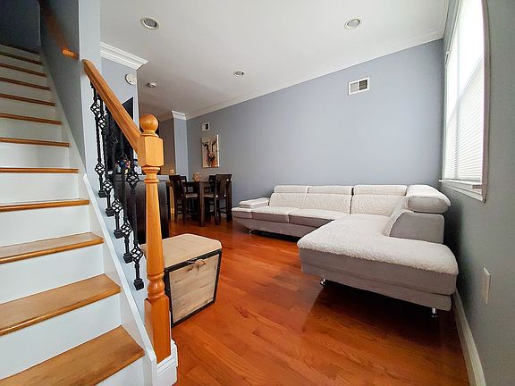 Living room / dining room