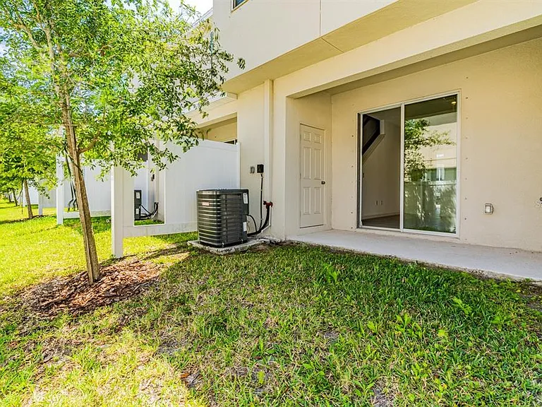 6256 Fairmont Ln — Photo 11