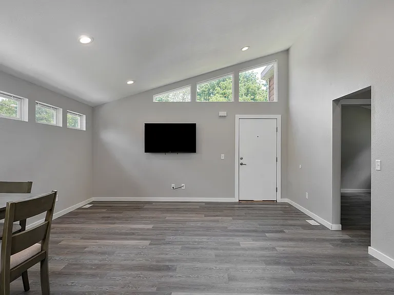653 S Fairway Ave — Photo 6
