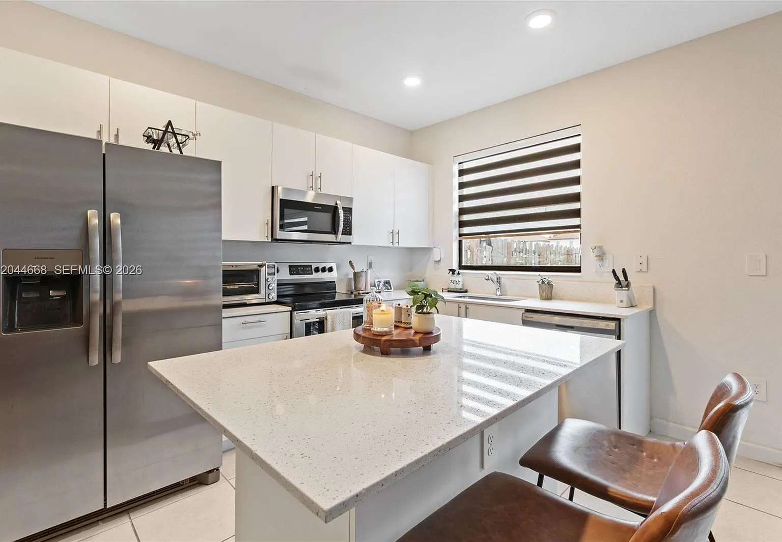 3 bed, 3.0 bath, $2,600 — Photo 2