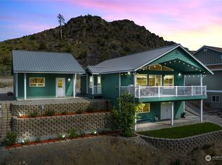 18 Frontage Rd, Pateros, WA 98846