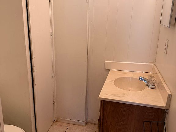 5th image of 1806 Rose St