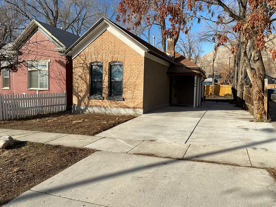 244 W Fern Ave