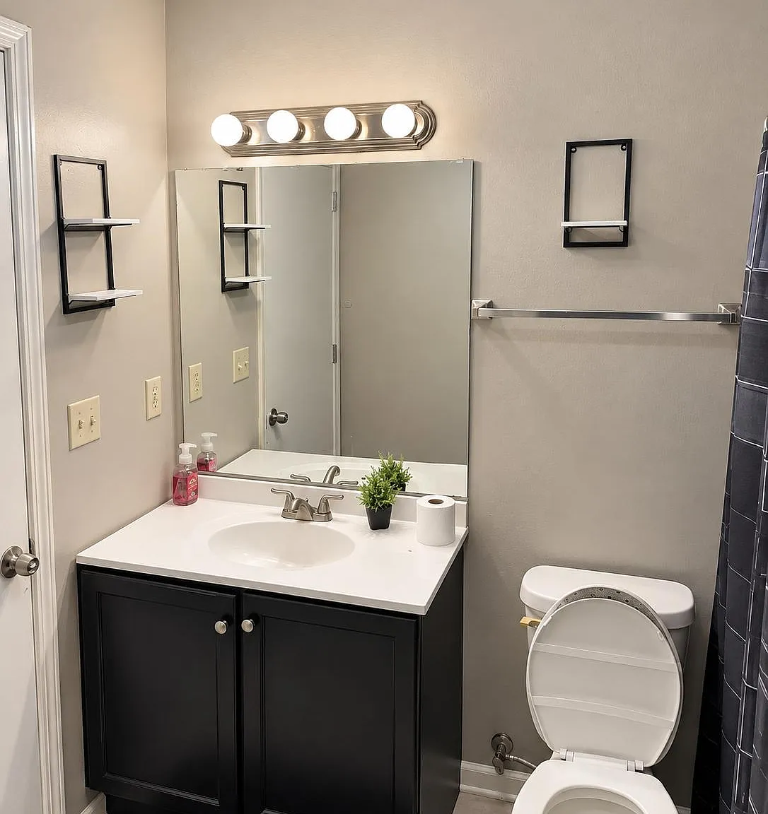 4 bed, 2.0 bath, 1736 sqft, $910 — Photo 4