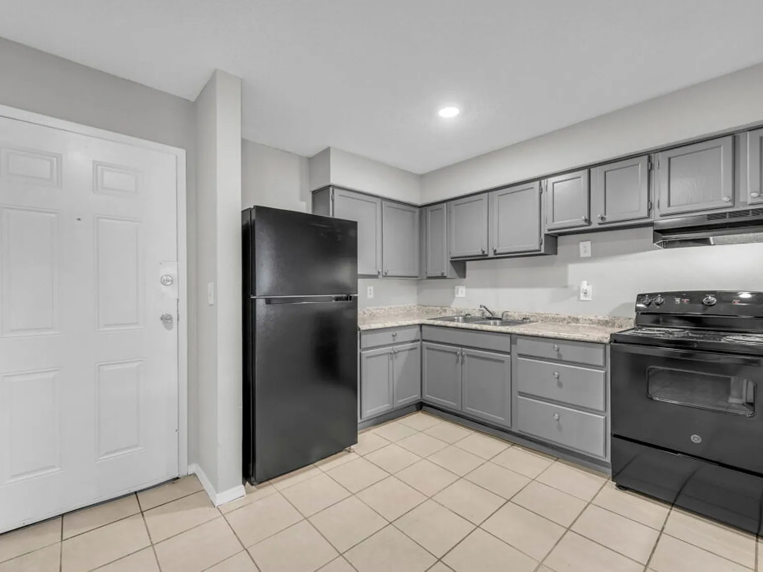 Lakeview Apartments — Photo 3