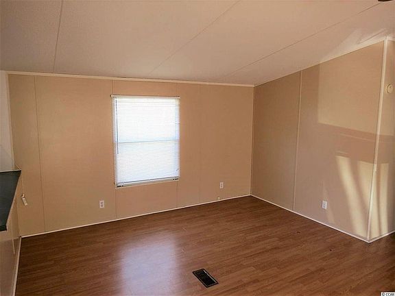 4th image of 8652 Laurel Woods Dr