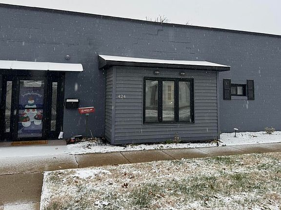 2nd image of 424 N College St