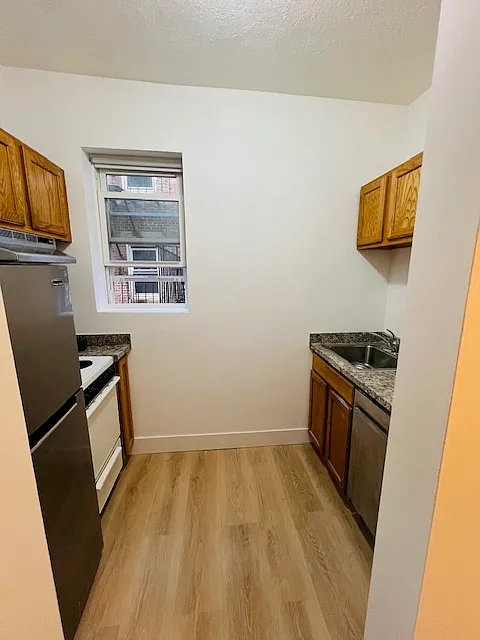 2 bed, 1.0 bath, $3,200 — Photo 1