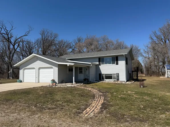 37488 320th St, Roseau, MN 56751