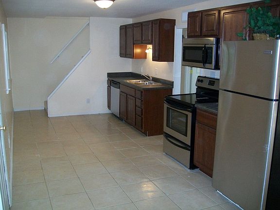 3rd image of 48 Dorchester Dr