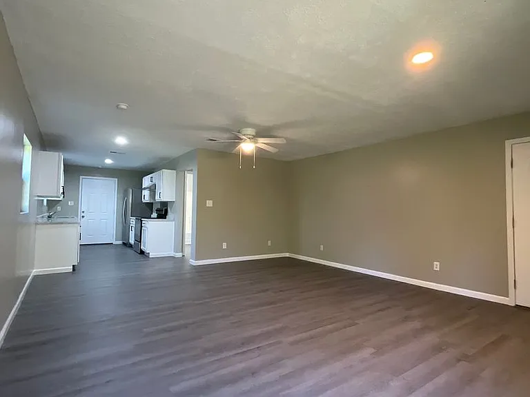149 Lakeshore Dr — Photo 6