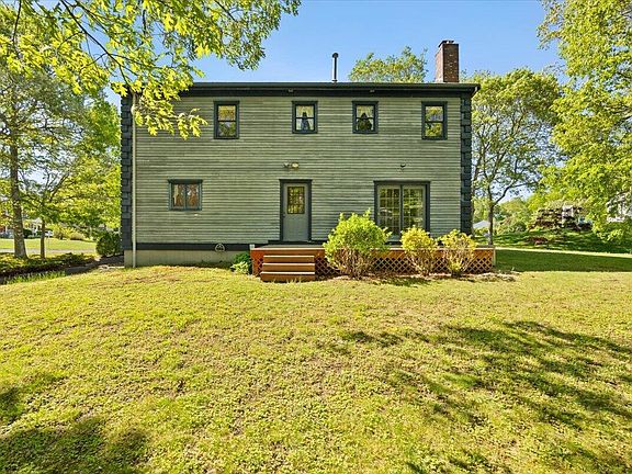 3rd image of 30 Seabreeze Drive