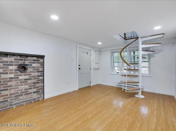 195 Conashaugh Trl, Milford, PA 18337