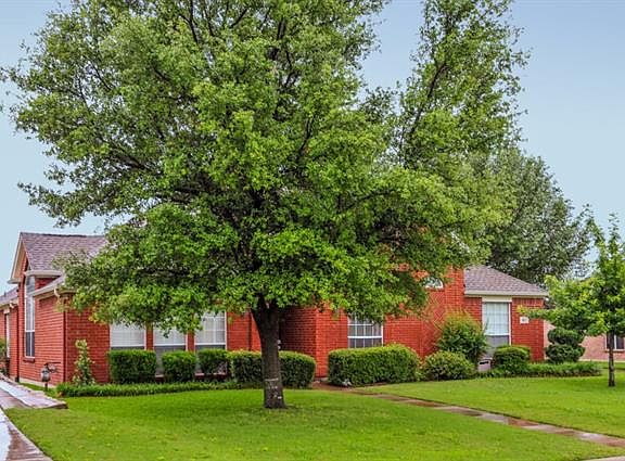 3rd image of 802 Coal Creek Dr