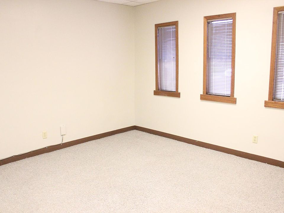 2nd image of 1359 S Broadway Ave