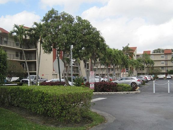 3rd image of 6650 S Oriole Blvd