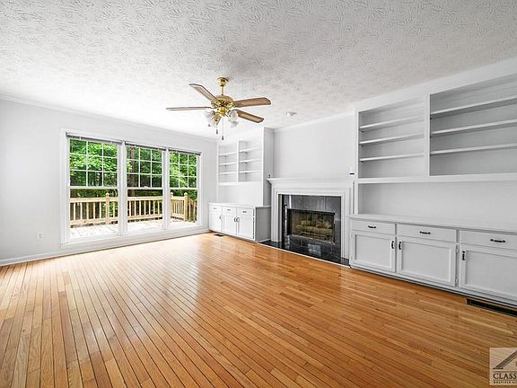 2nd image of 120 Vista Ln