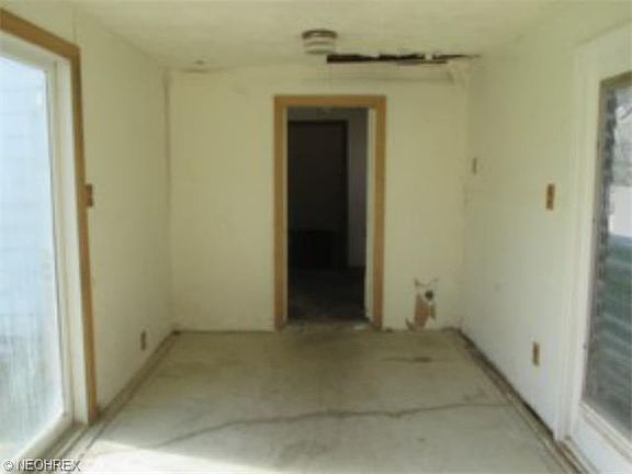 5th image of 288 W Main St