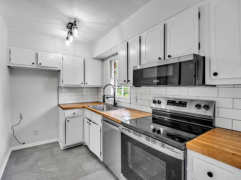 1306 Madison Ave — Photo 6