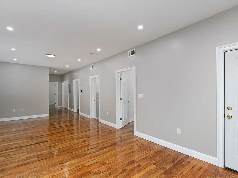 18 Baird St #2 — Photo 6