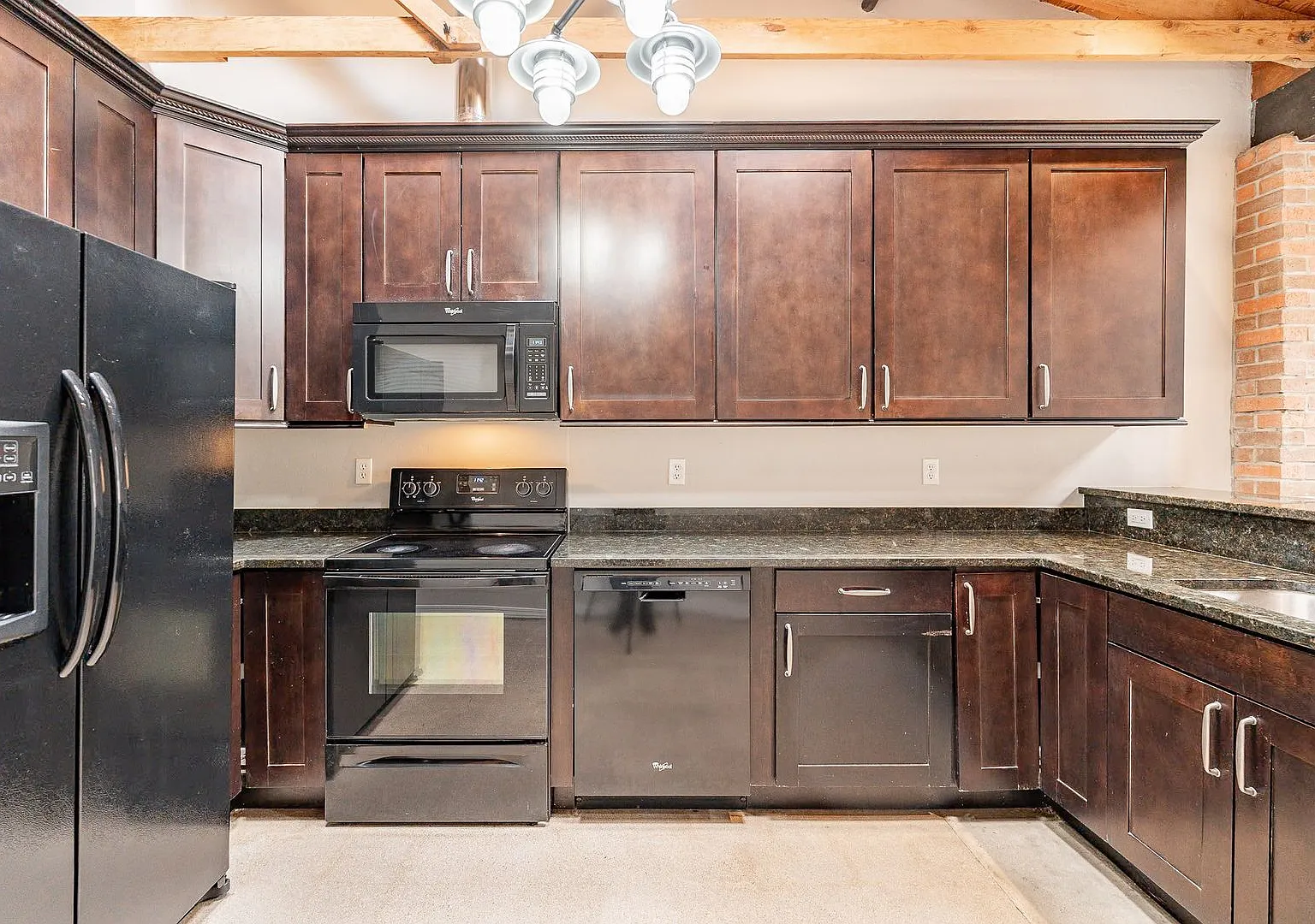 222 S. Cherry Ave. — Photo 4