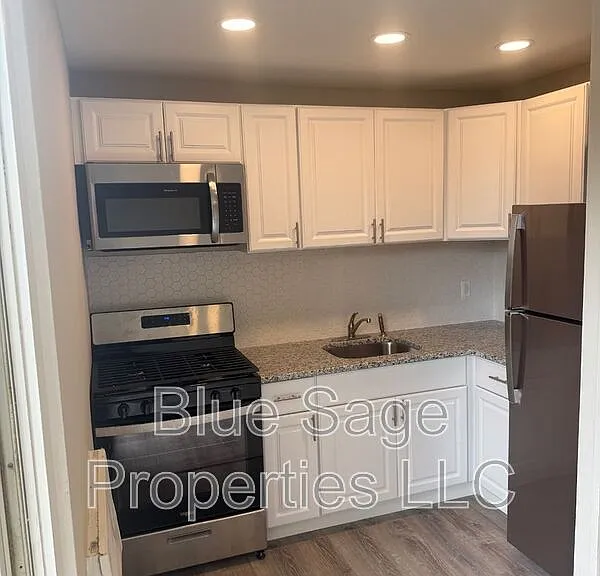 100 E Glenolden Ave #R11 — Photo 10