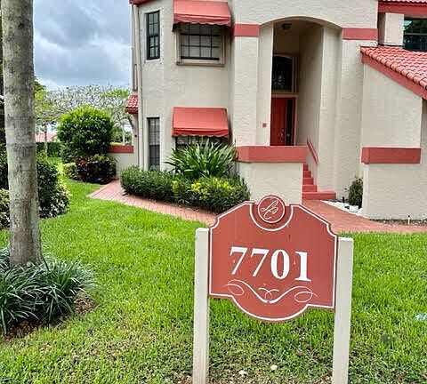 3rd image of 7701 Lexington Club Boulevard #A