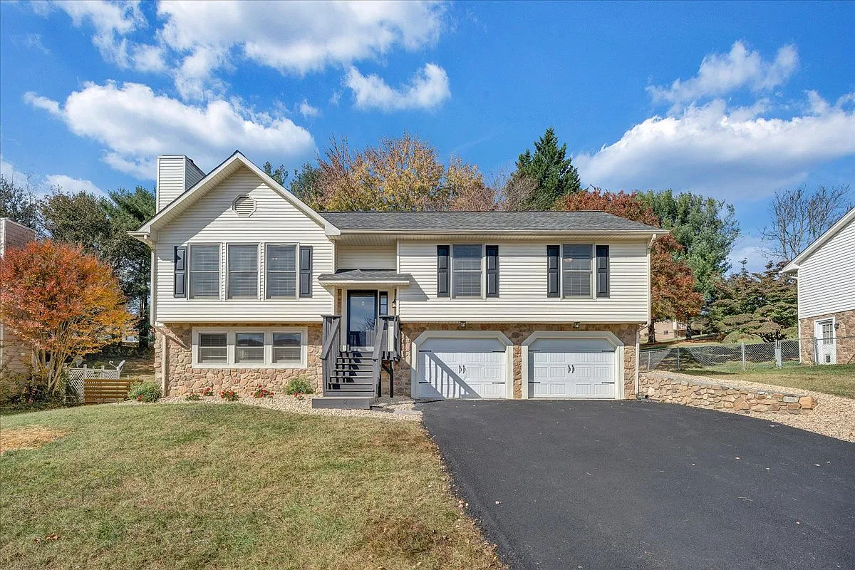 3 bed, 2.5 bath, 1831 sqft, $3,000 — Photo 4