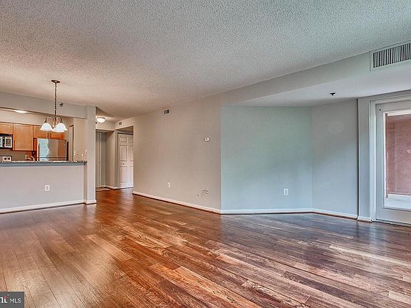 5th image of 10101 Grosvenor Pl APT L14