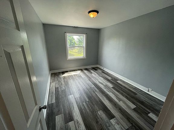 3rd image of 404 10th St NW